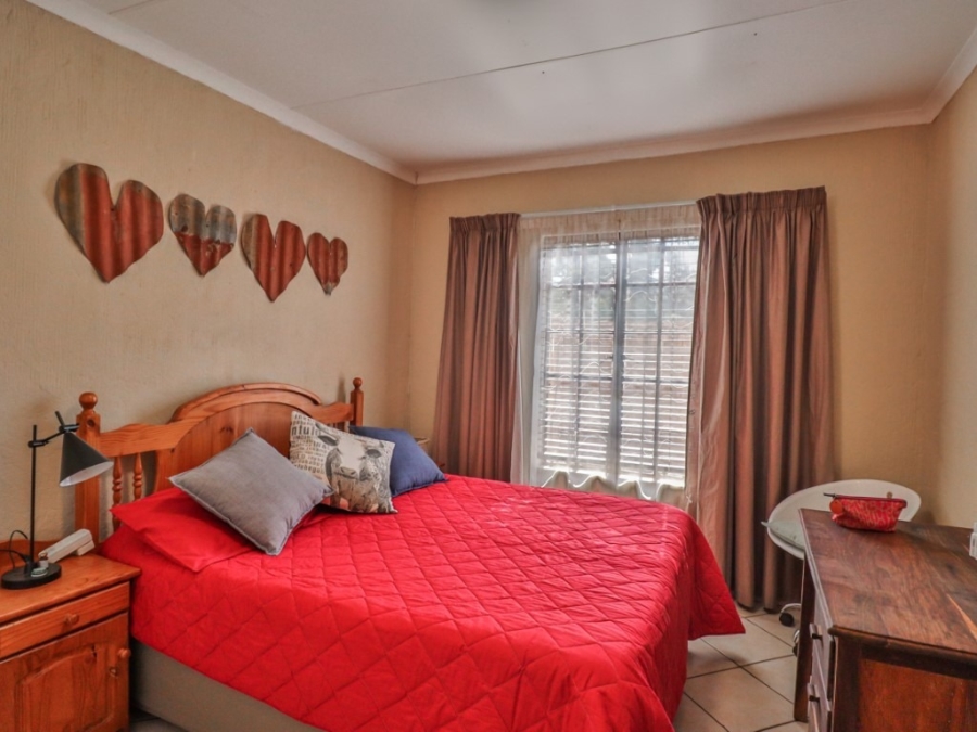 To Let 1 Bedroom Property for Rent in Geelhoutpark North West